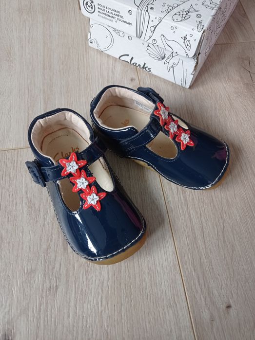 Buty wiosenne lakierki skóra Clarks 20