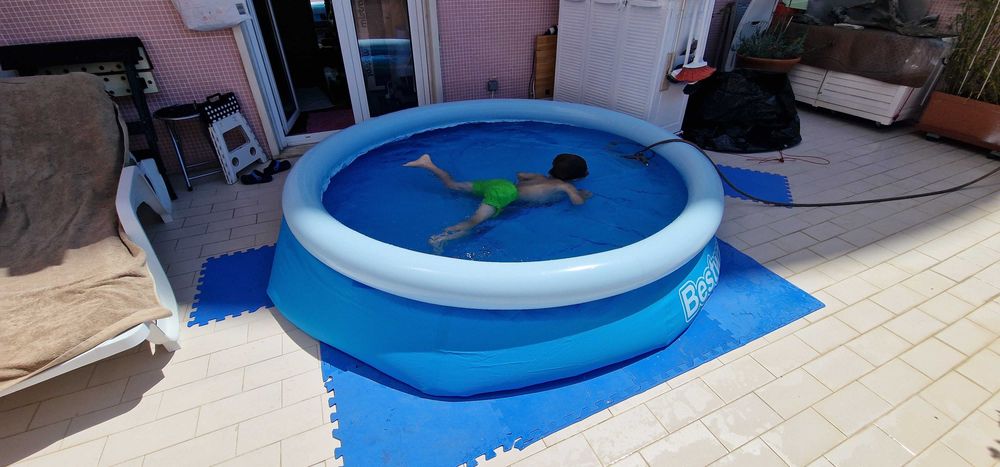 Piscina NOVA, Insuflável, 2,44x61cms, com Motor Filtro Limpeza de Água