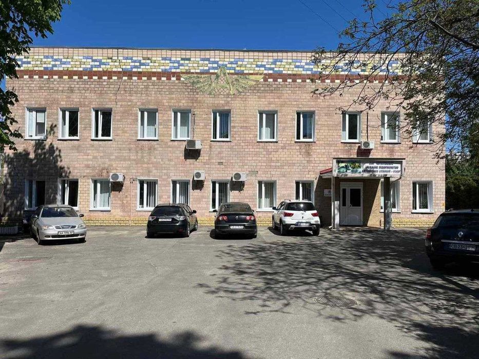 Продається комплекс приміщень.