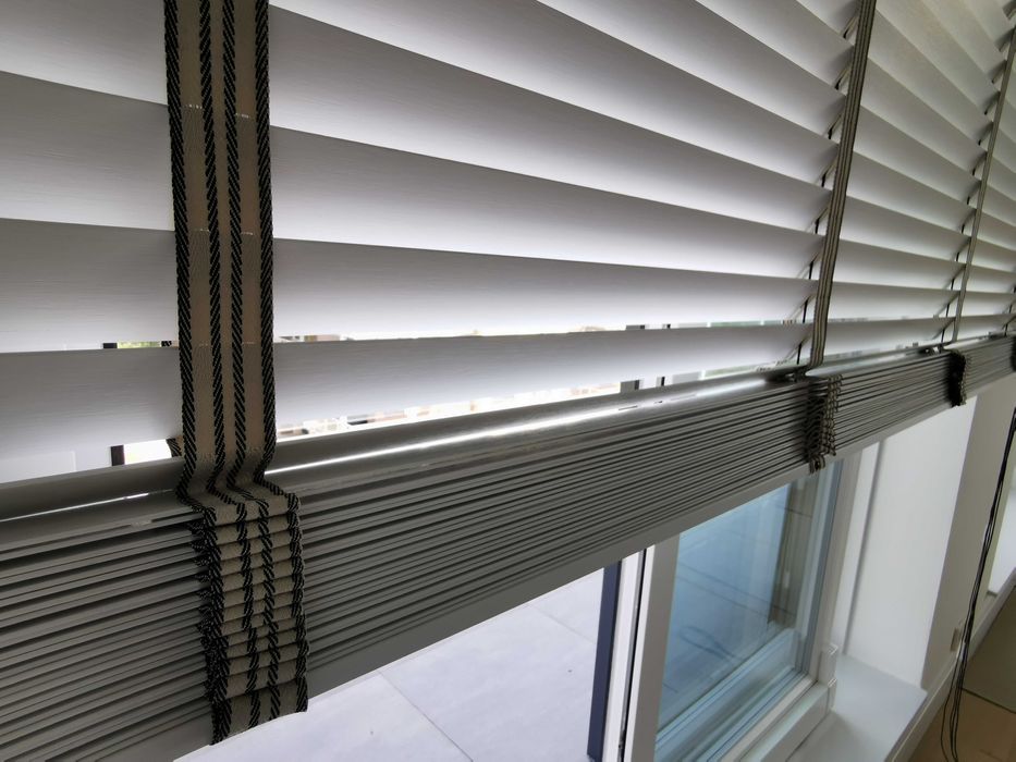 Dwie duże żaluzje bambusowe białe ANWIS 215 x 270 cm & 185 x 270 cm.