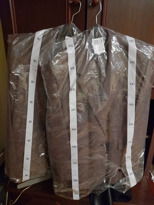 Нові речі з бірками.