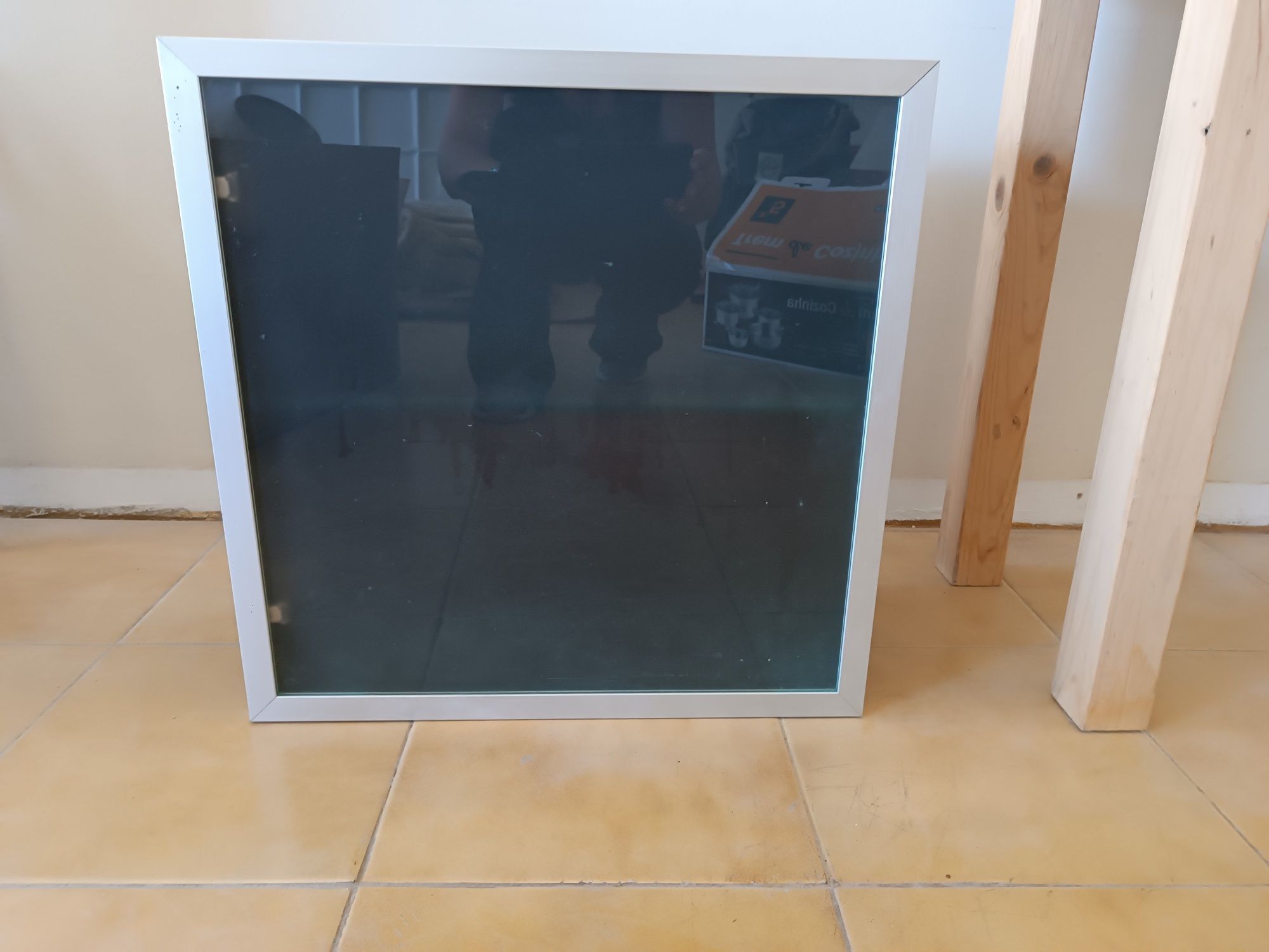 Vendo cubo com mesa