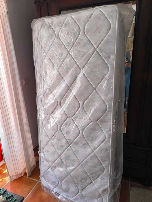 Colchão molas solteiro + estrutura de ferro