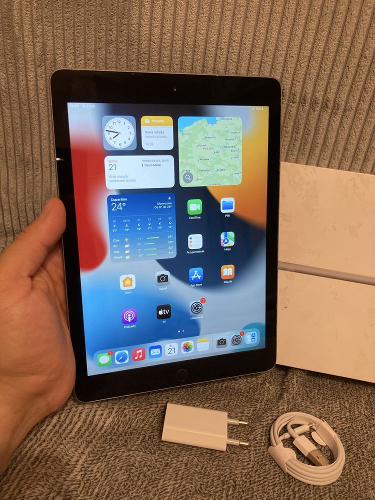 Tablet apple ipad air 2 - dobry stan , ladowarka w komplecie
