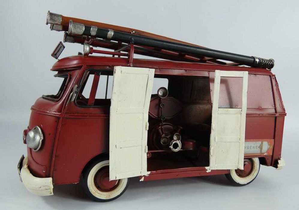 Metalowy WÓZ STRAŻACKI pojazd RETRO 28 cm drabina FIRE VW OGÓREK