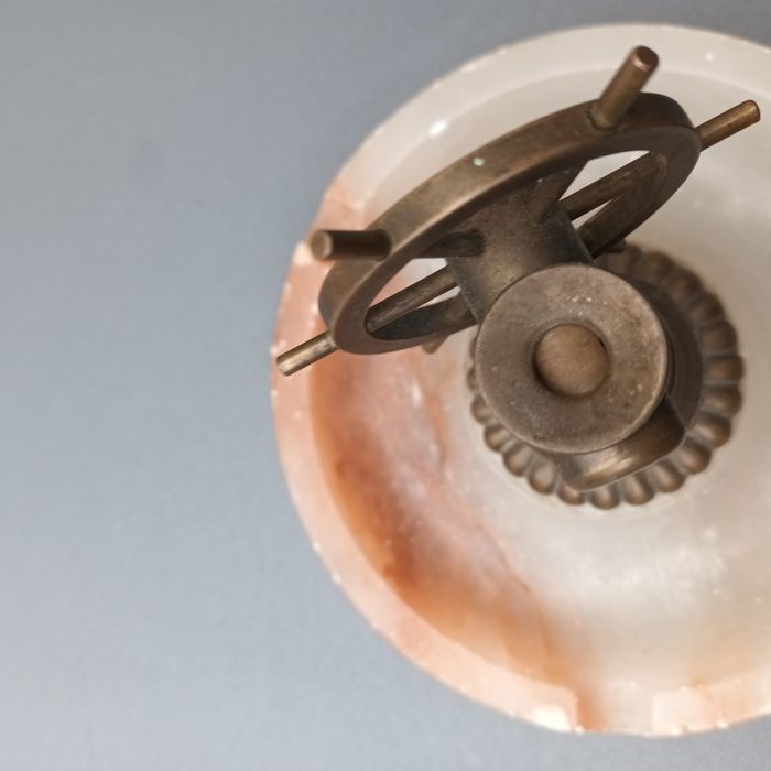 Popielniczką z obcinaczem do cygar