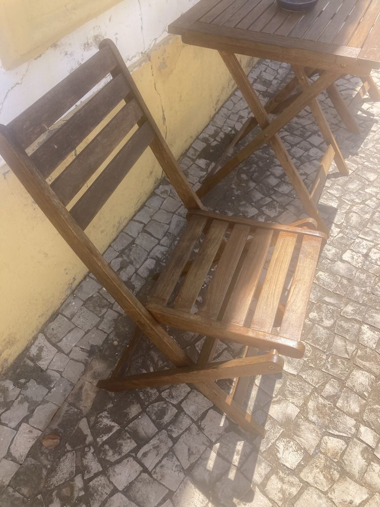 Mesa e Duas Cadeiras de Exterior