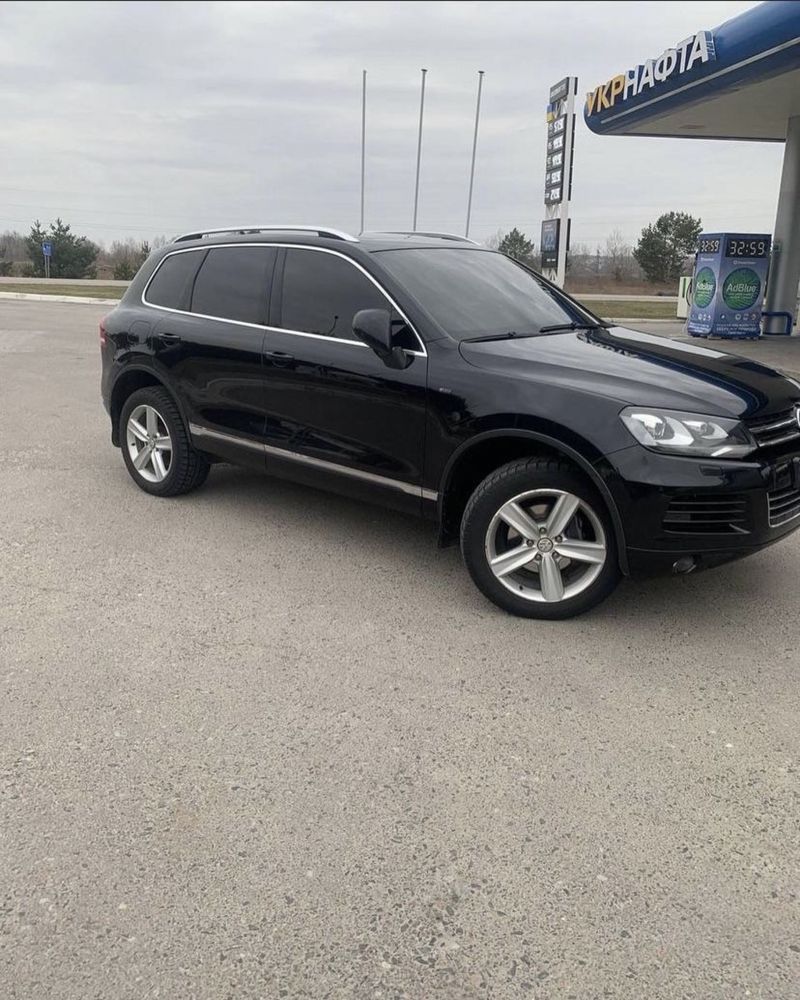 Автомобіль Volkswagen Touareg 2011