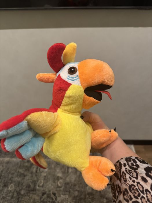 Інтерактивна папуга повторює всі слова, звуки