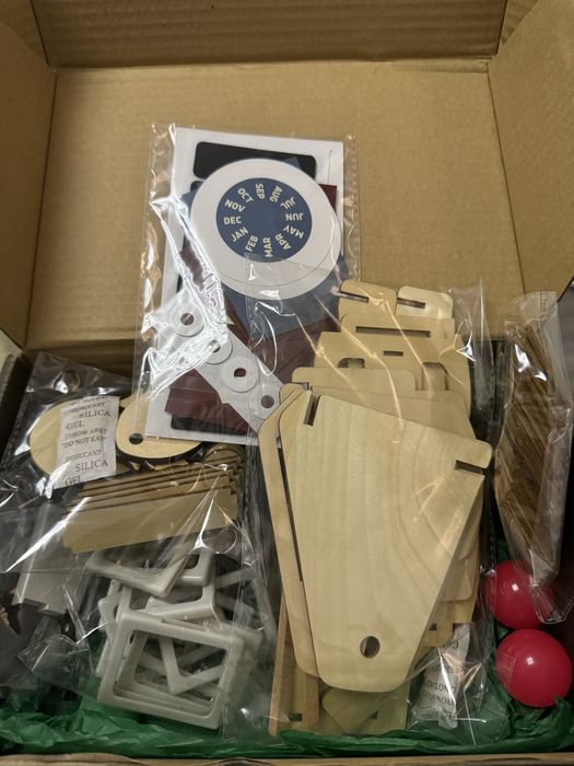 Деревяний конструктор календар від Eureka Crate