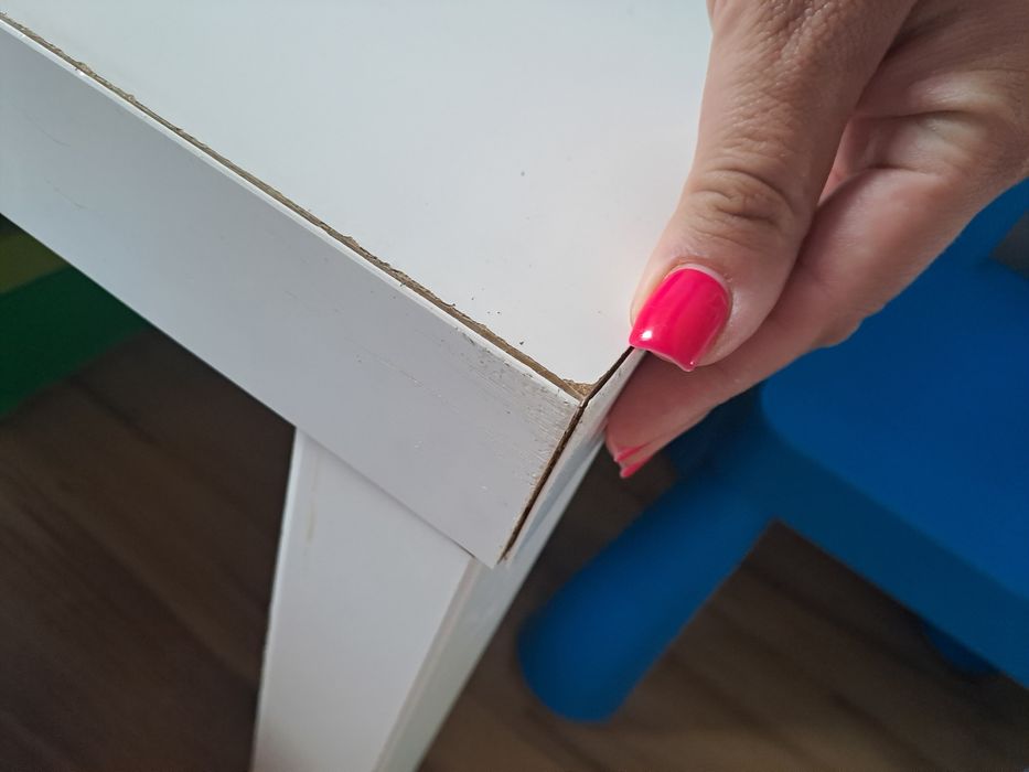 Sprzedam dwa krzesełka MAMMUT IKEA oraz stolik LACK IKEA