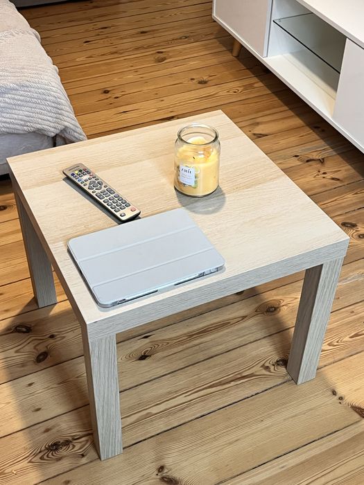 drewniany stolik ikea kwadratowy