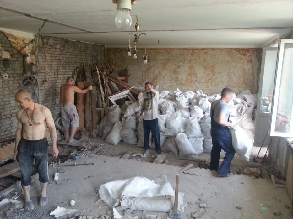 Демонтаж плитки ,стяжки ,дверей квартир,офісів