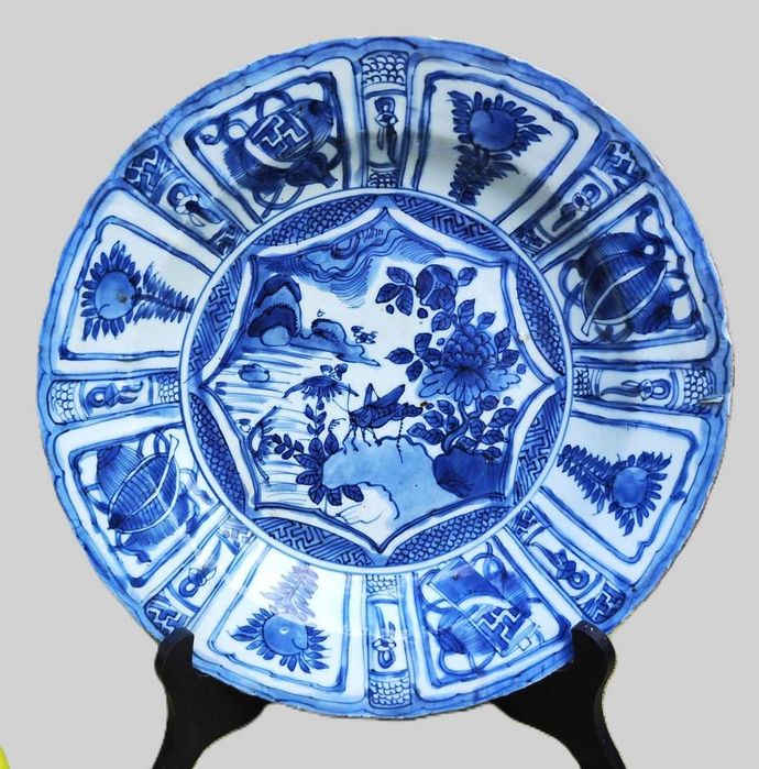 Prato em porcelana chinesa,
Século XVII (Período Ming Wanli).