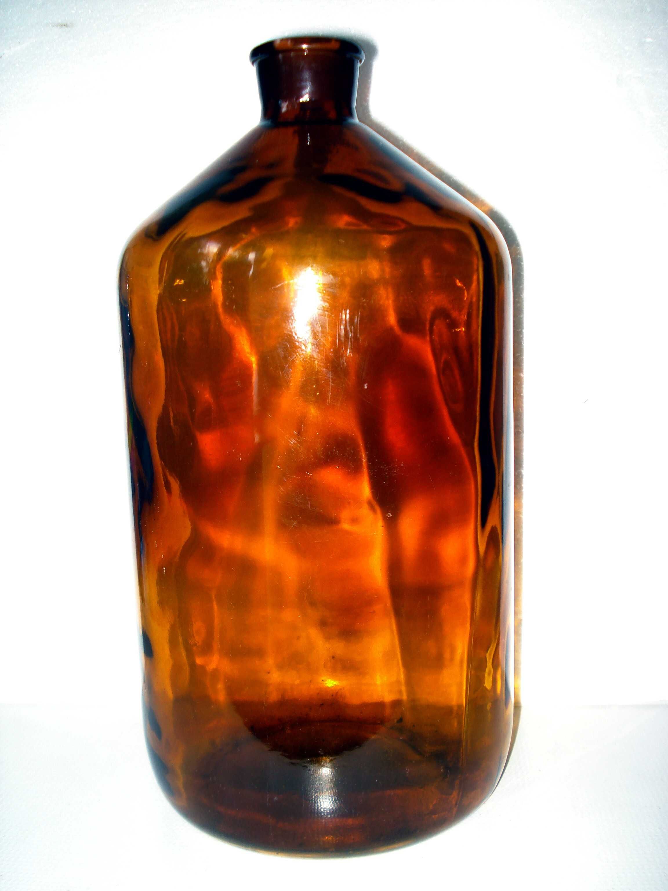 Бутыль 5 литров, тёмного стекла с крышкой, СССР .