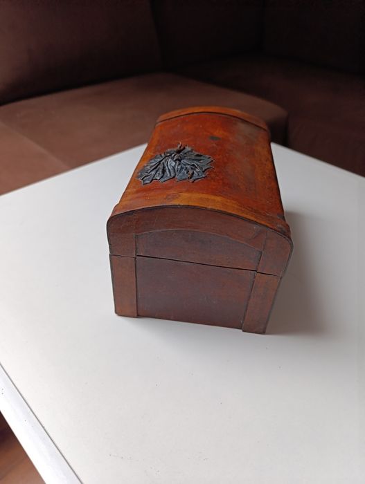 Stary kuferek drewniany