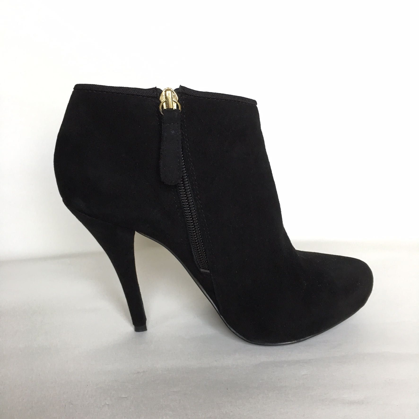 Botki czarne zamszowe szpilki GUESS rozmiar 37,5 buty do kostki