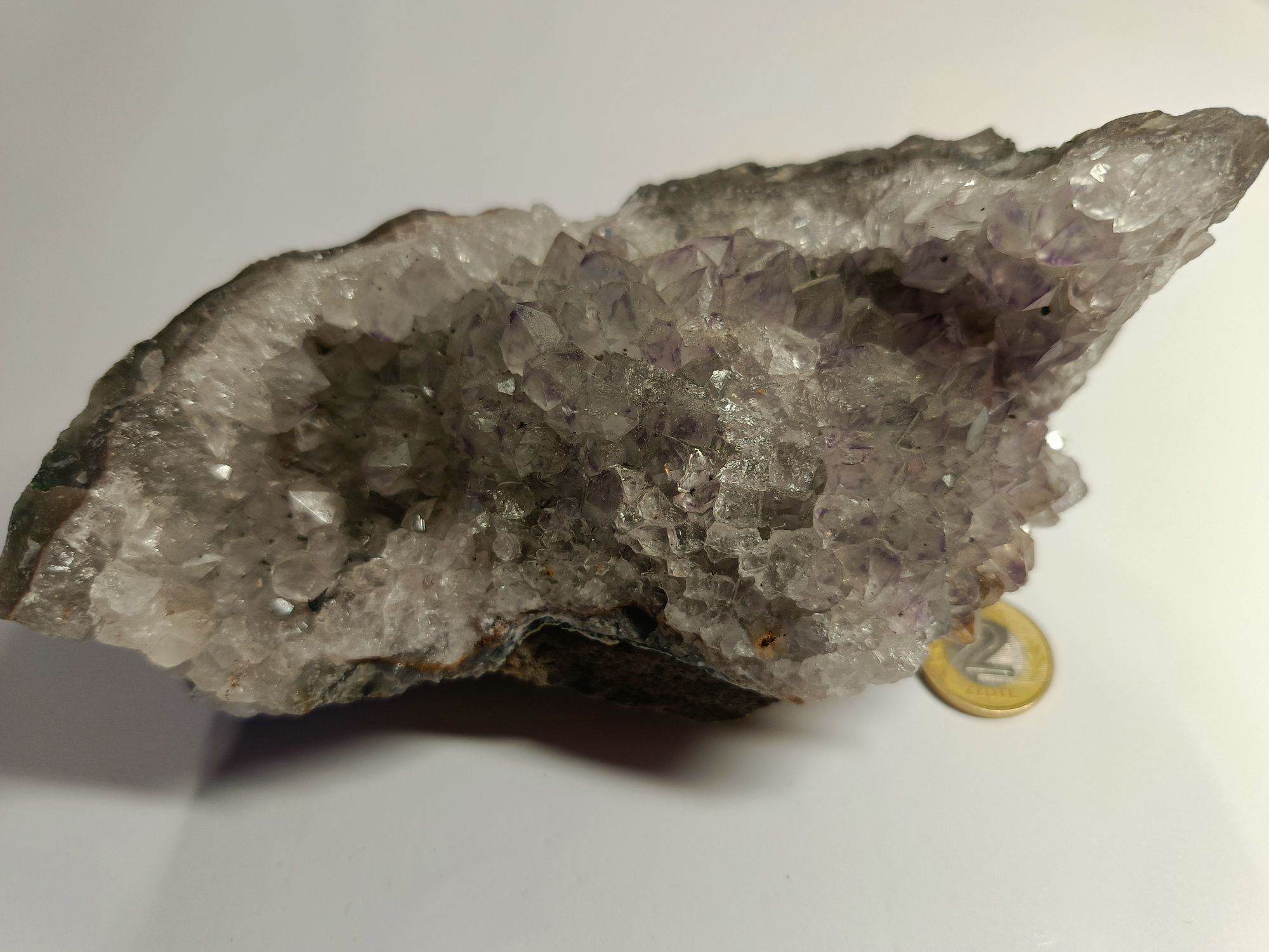 Naturalny kamień Ametyst w formie krystalicznej bryły skałki nr Y