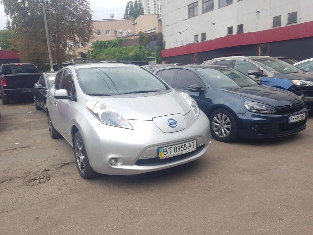 Продам Nissan Leaf