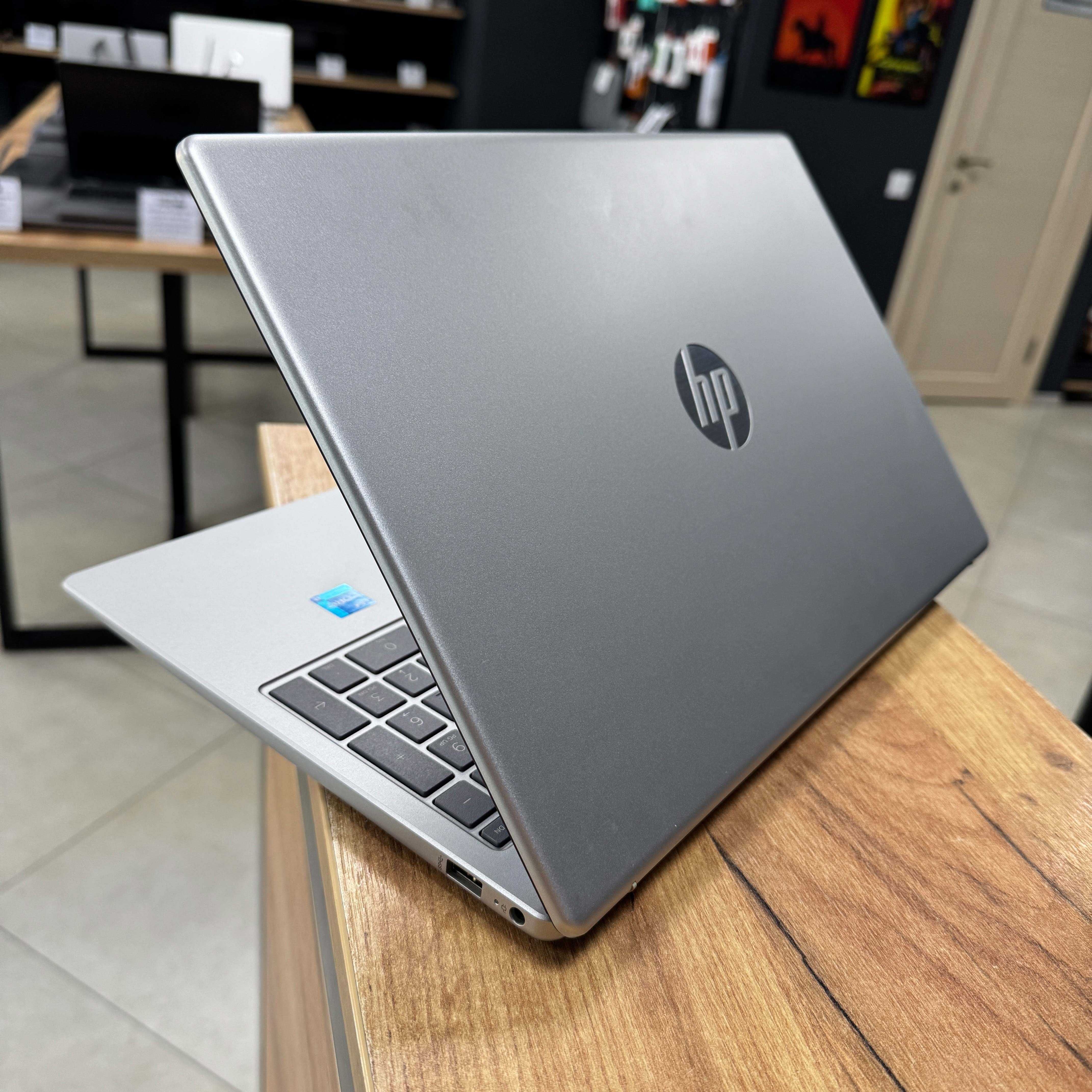Ультрабук HP 15 [cенсорний] - Core i3 1215U 6 ядер/16 GB/256 GB NVME