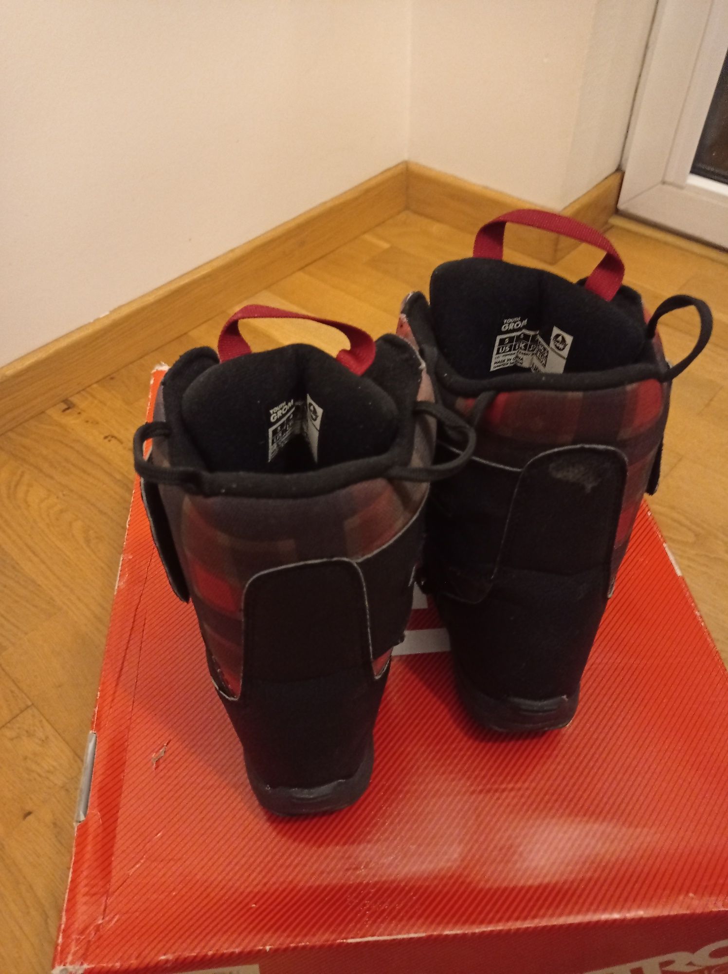 Burton Grom 36,5 buty snowboardowe snowboard 23 cm dziecięce