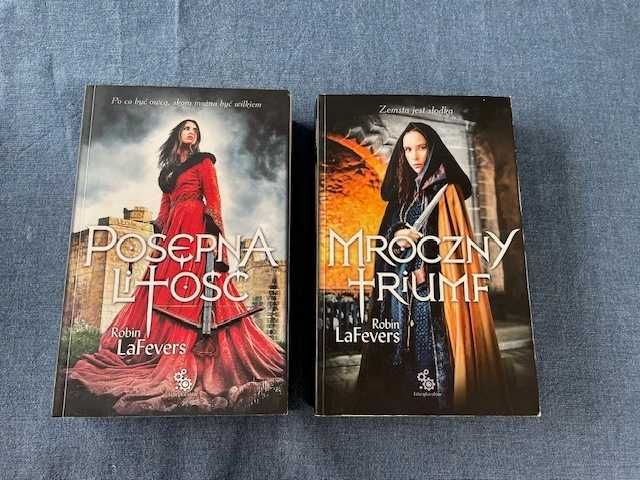 Posępna litość, Mroczny triumf - Robin LaFevers