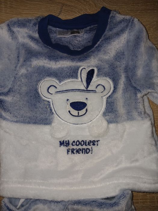 Ciepły komplet, sweterek + spodnie.