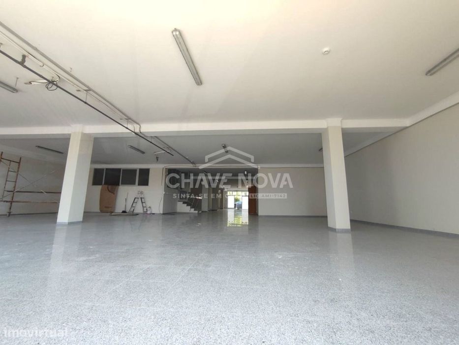 Loja ampla e luminosa a 500m da Rotunda da Boavista, Porto