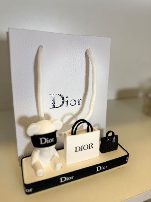 Брендовий декор Dior в авто додому  Діор  гіпс ушкоджена