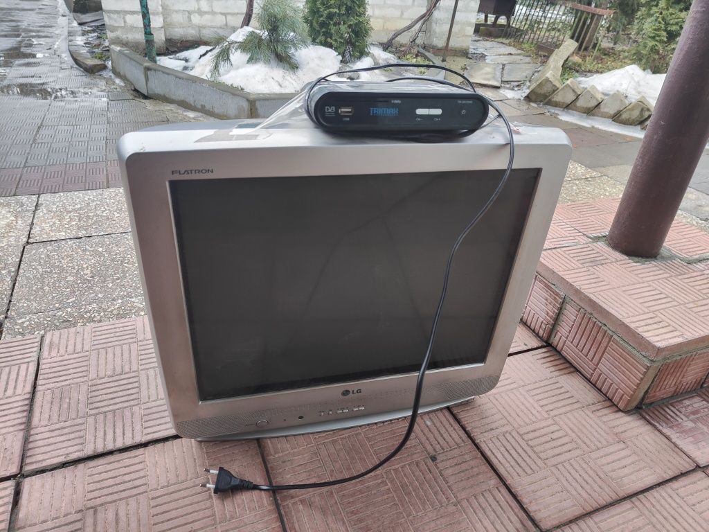 Телевизор LG21FJ5RB +Т2 приставка