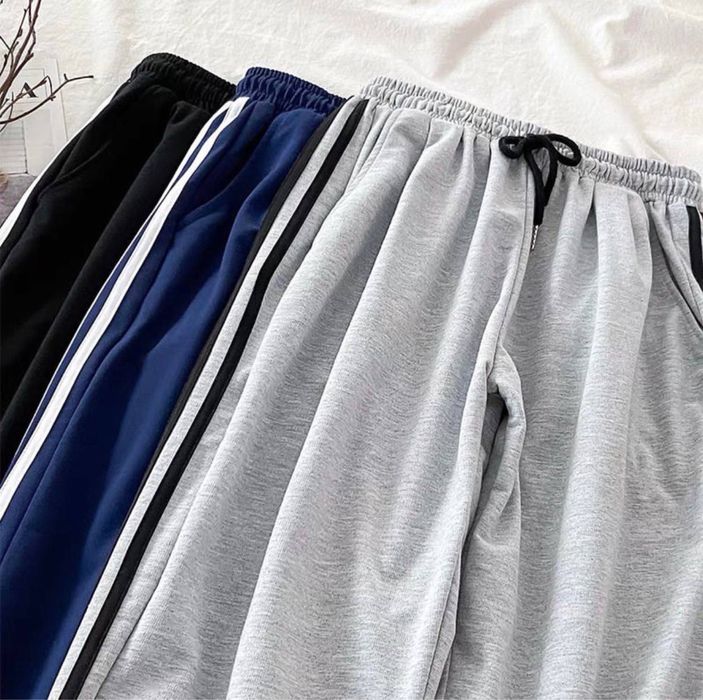 Женские спортивные штаны утепленные флисом с лампасами 42-52 с утяжкой