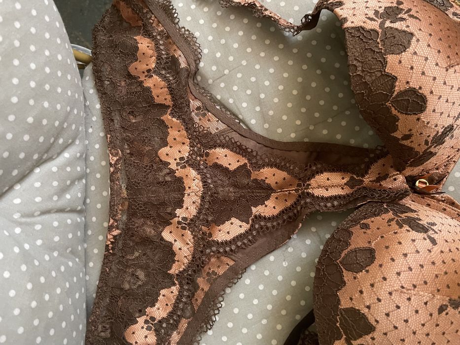 Комплект бюстгальтер с трусиками .