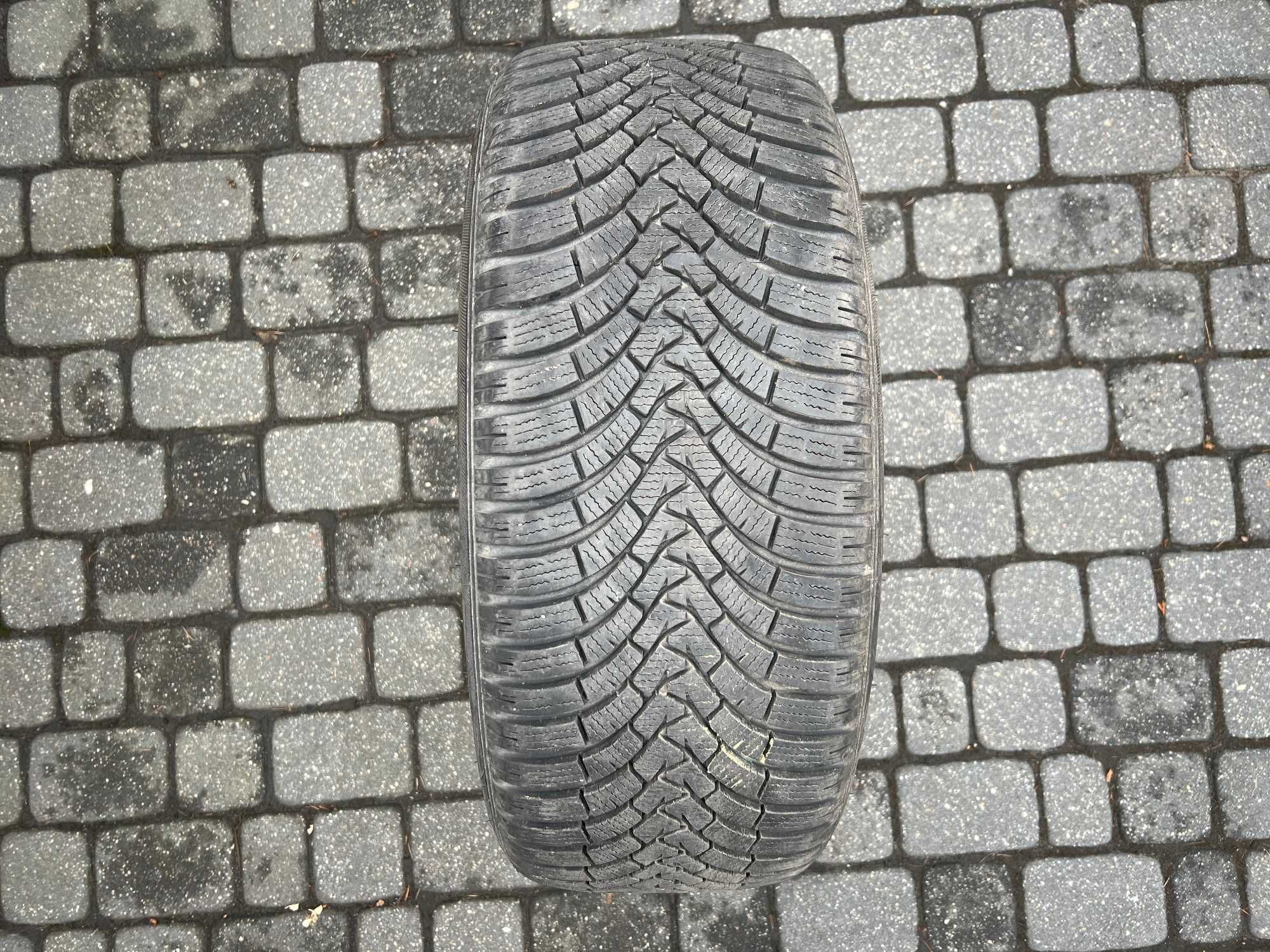 Opona Falken Eurowinter HS01 - 245/40/20