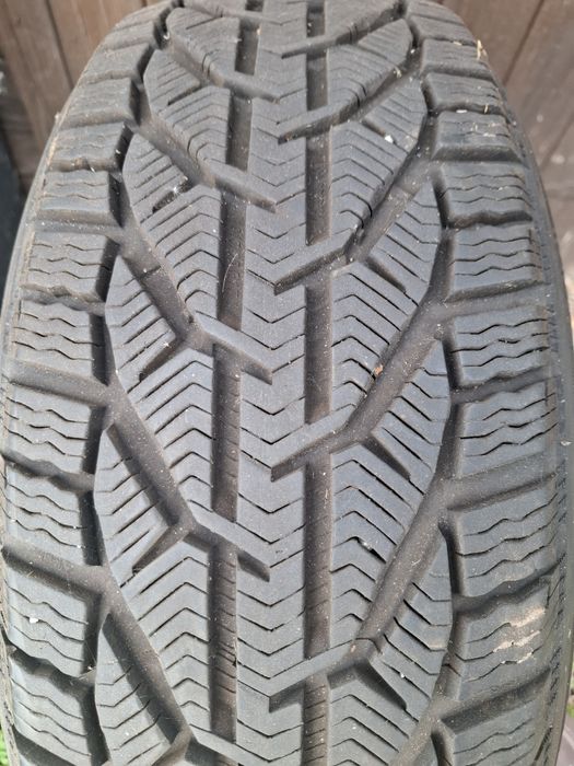 Kormoran Snow opony zimowe 215 55 R17 szt. 4