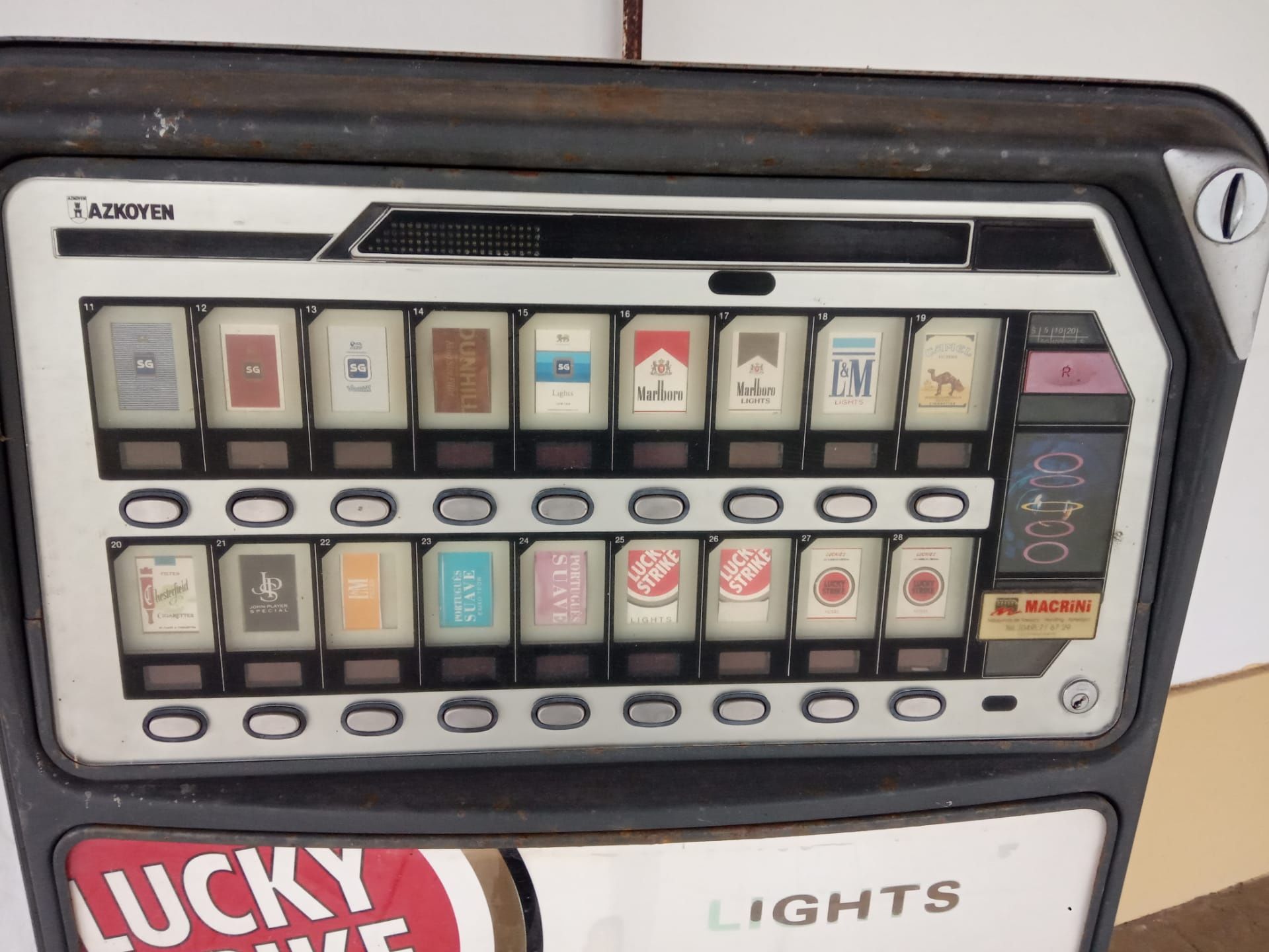 Máquina de venda de tabaco antiga