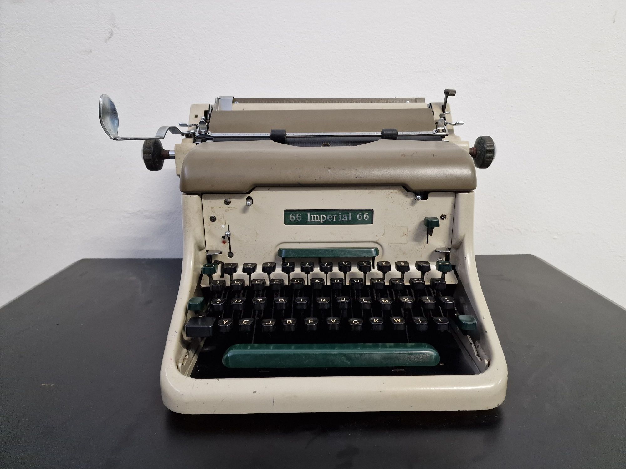 Maquina de escrever imperial 66