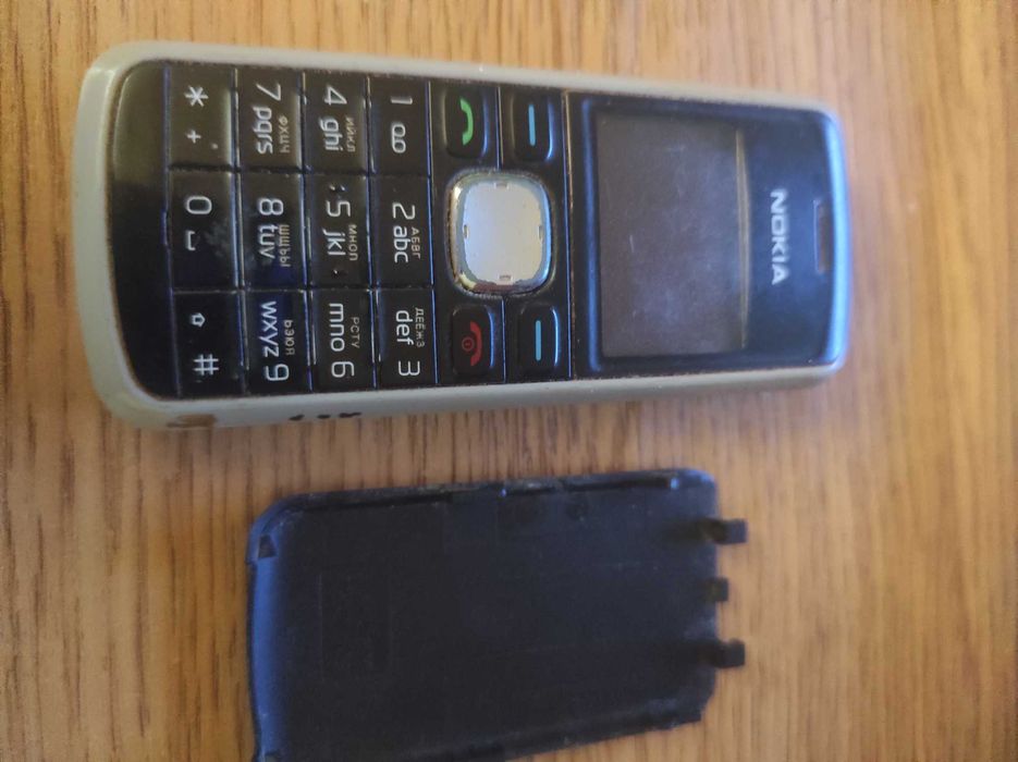 Телефони на 4 сим 2шт, Nokia 2135 cdma 1шт, акумулятор BL-4D 1шт