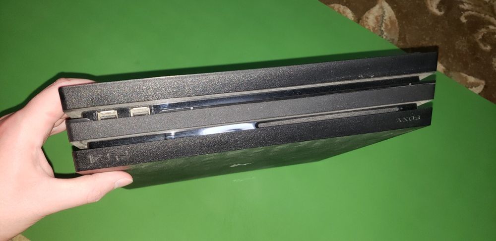Playstation 4 pro 1 tb PS 4 джойстик і 3 гри