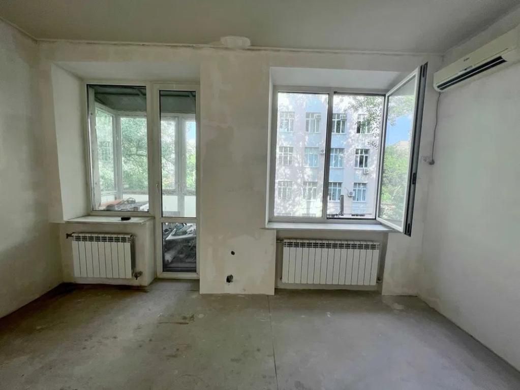 Продам 2-комн квартиру в районе Дзержинского ул.