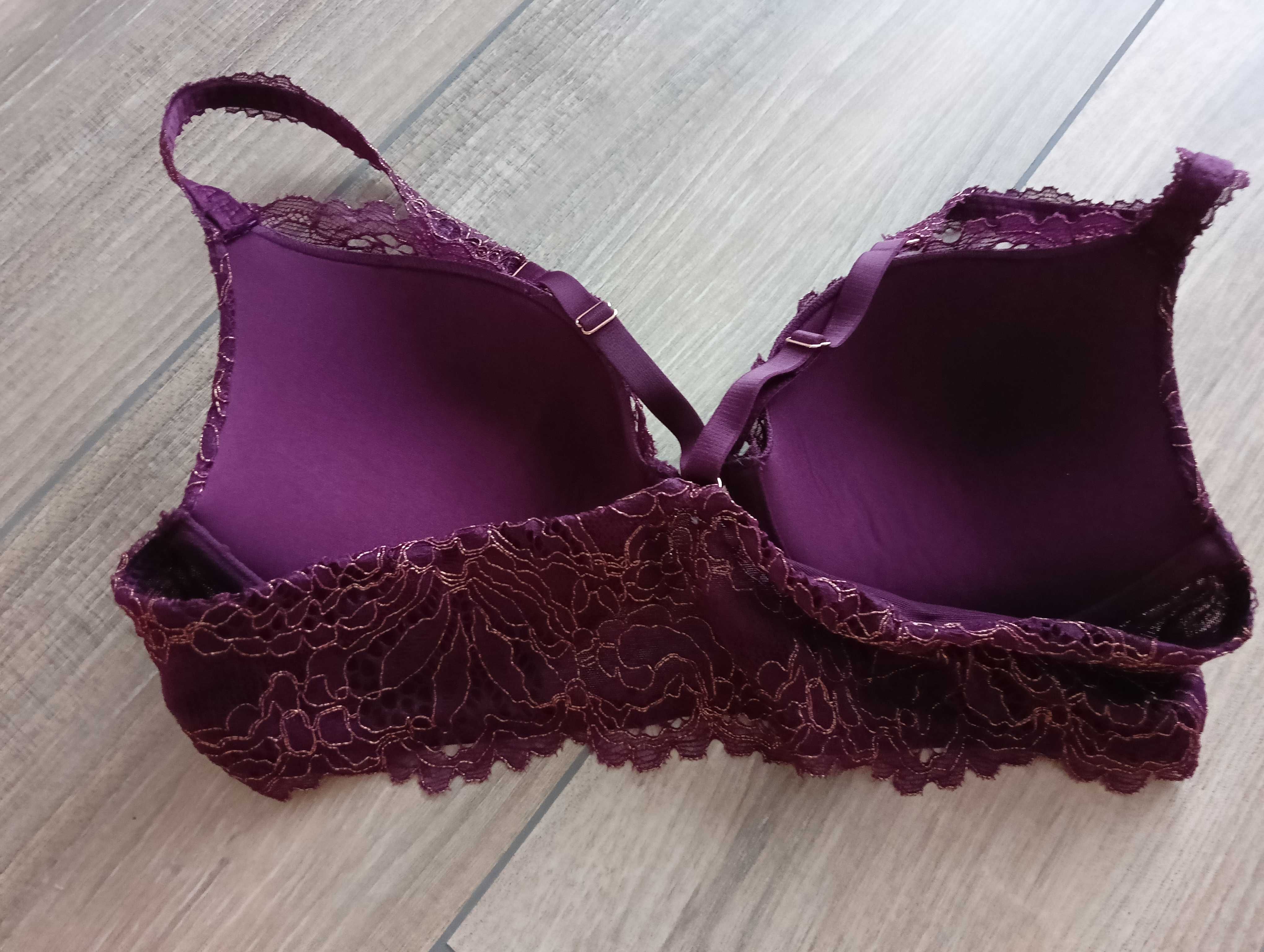 Koronkowy biustonosz marki savage fenty 75B push up