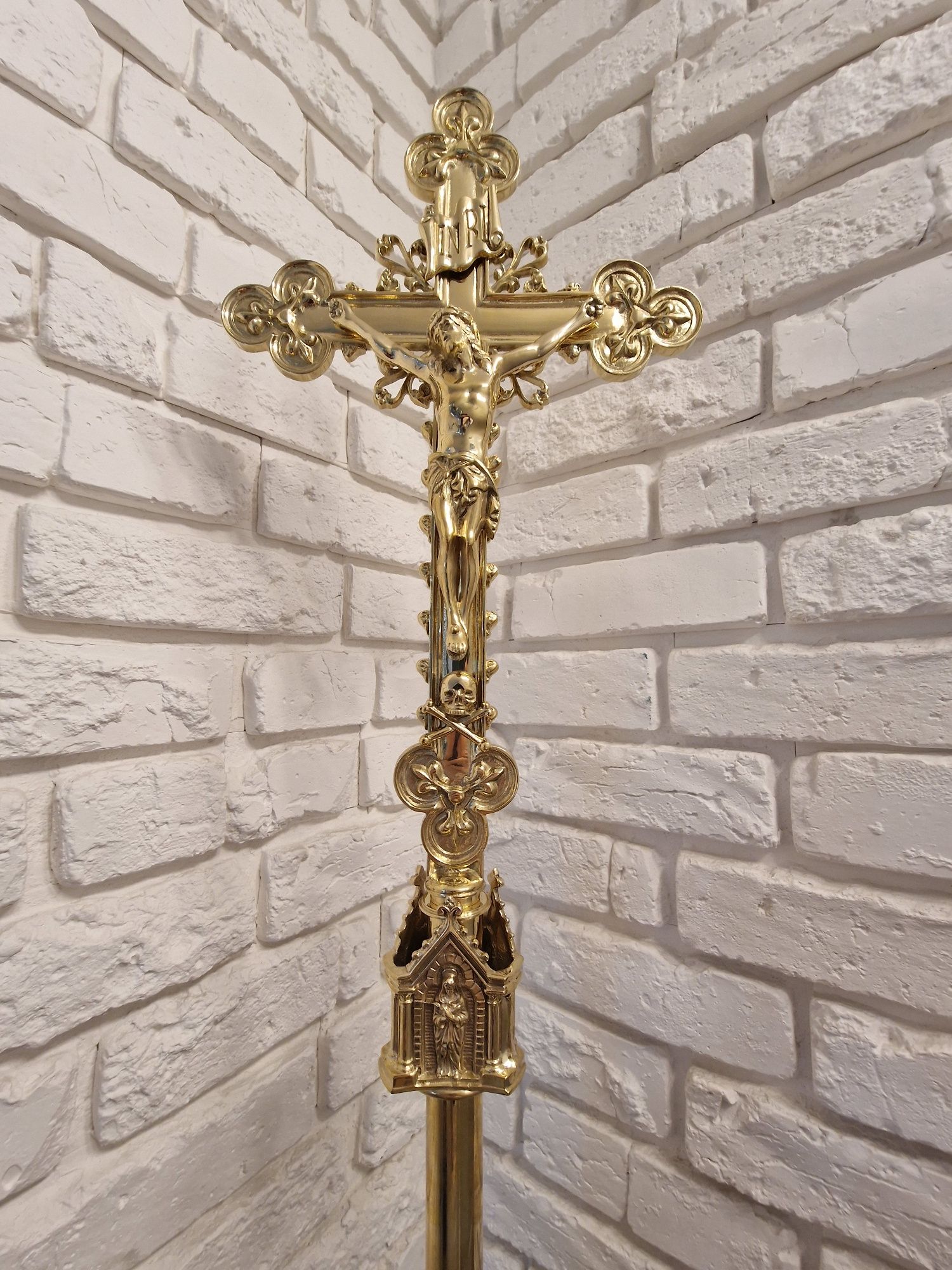 Krzyż procesyjny w stylu gotyckim
