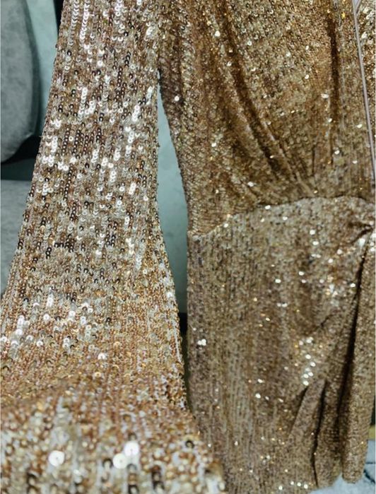 сукня в паєтки 46р.