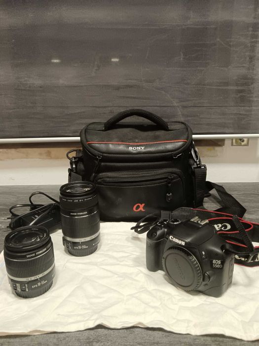 Canon EOS 550D + 2 objetivas + saco transporte
