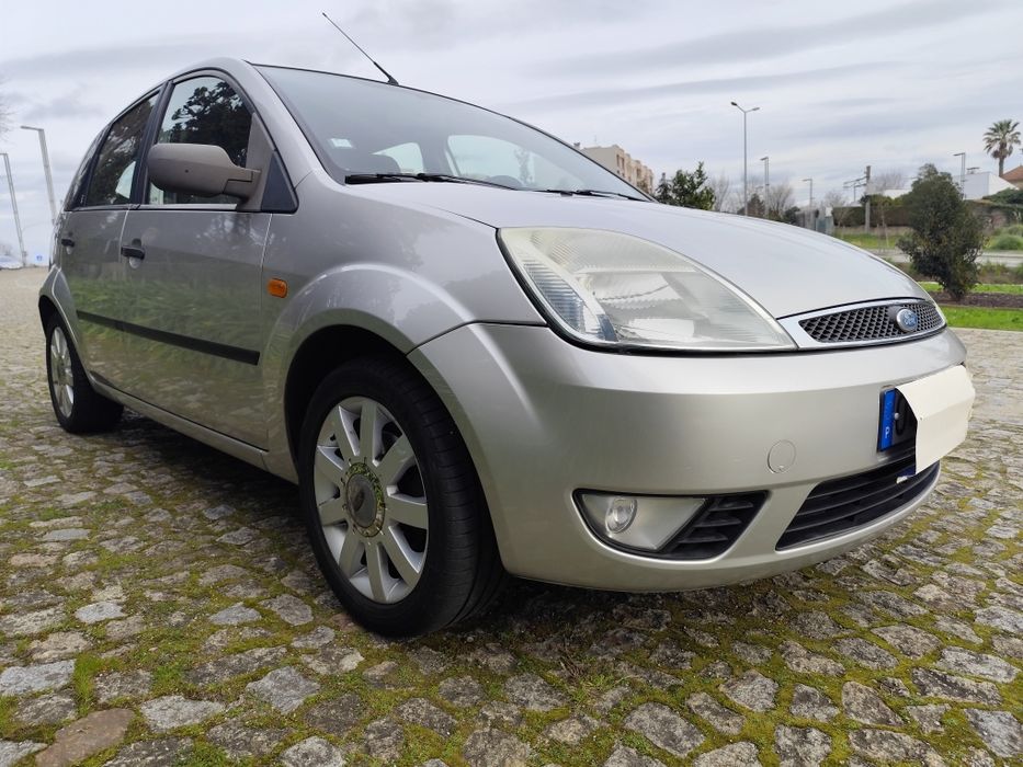 Ford Fiesta 1.4 Ghia TDCI 2003, carro em bom estado geral