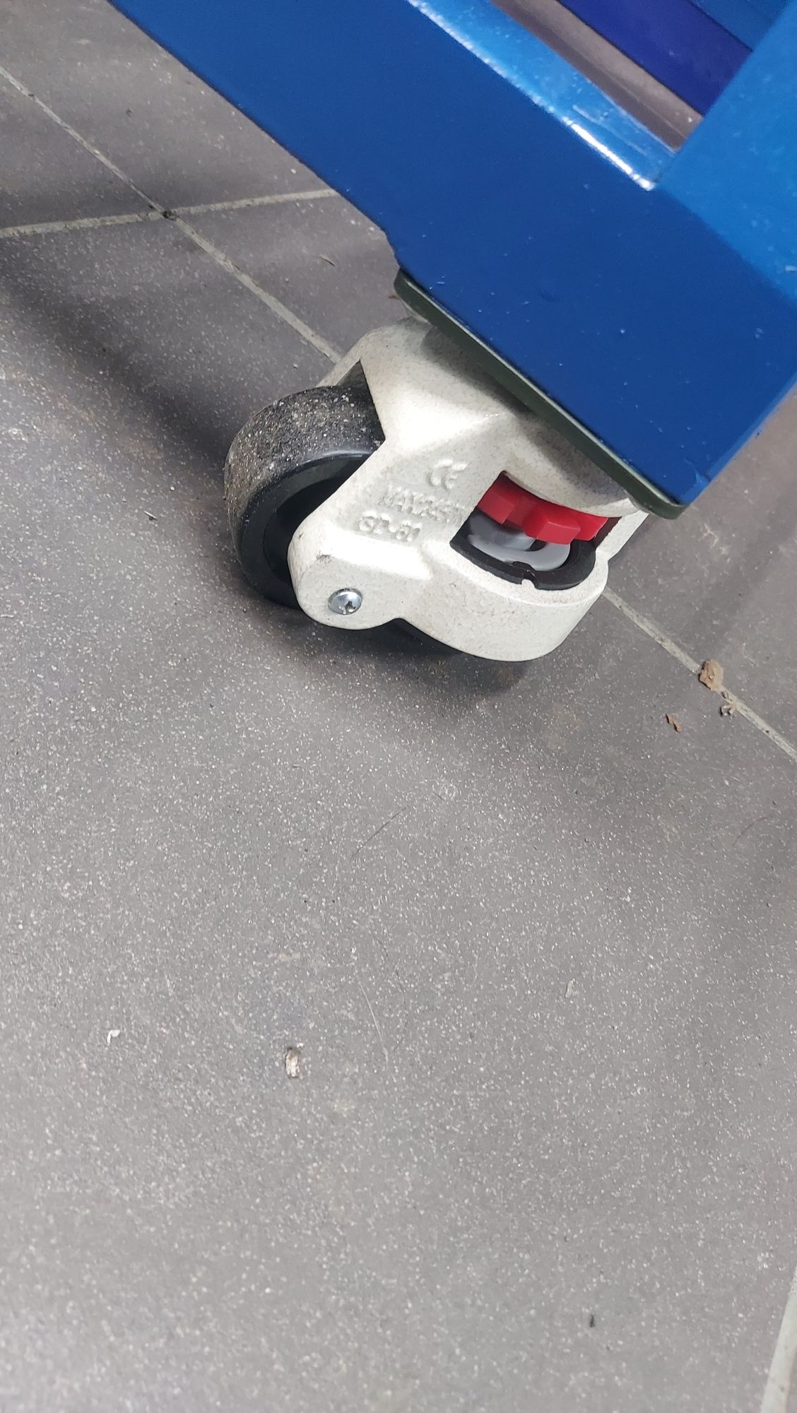 Wózek narzędziowy spawalniczy 16