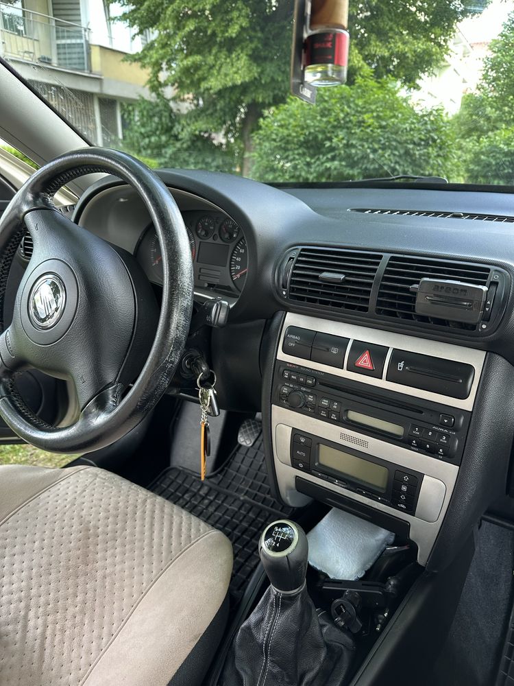 Auto seat leon 2003r. 1.6 mpi mały przebieg