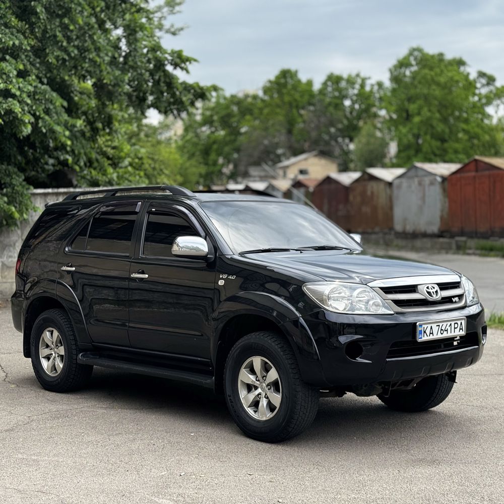 Toyota Fortuner 4.0 Gas Benzin 4x4 avtomat