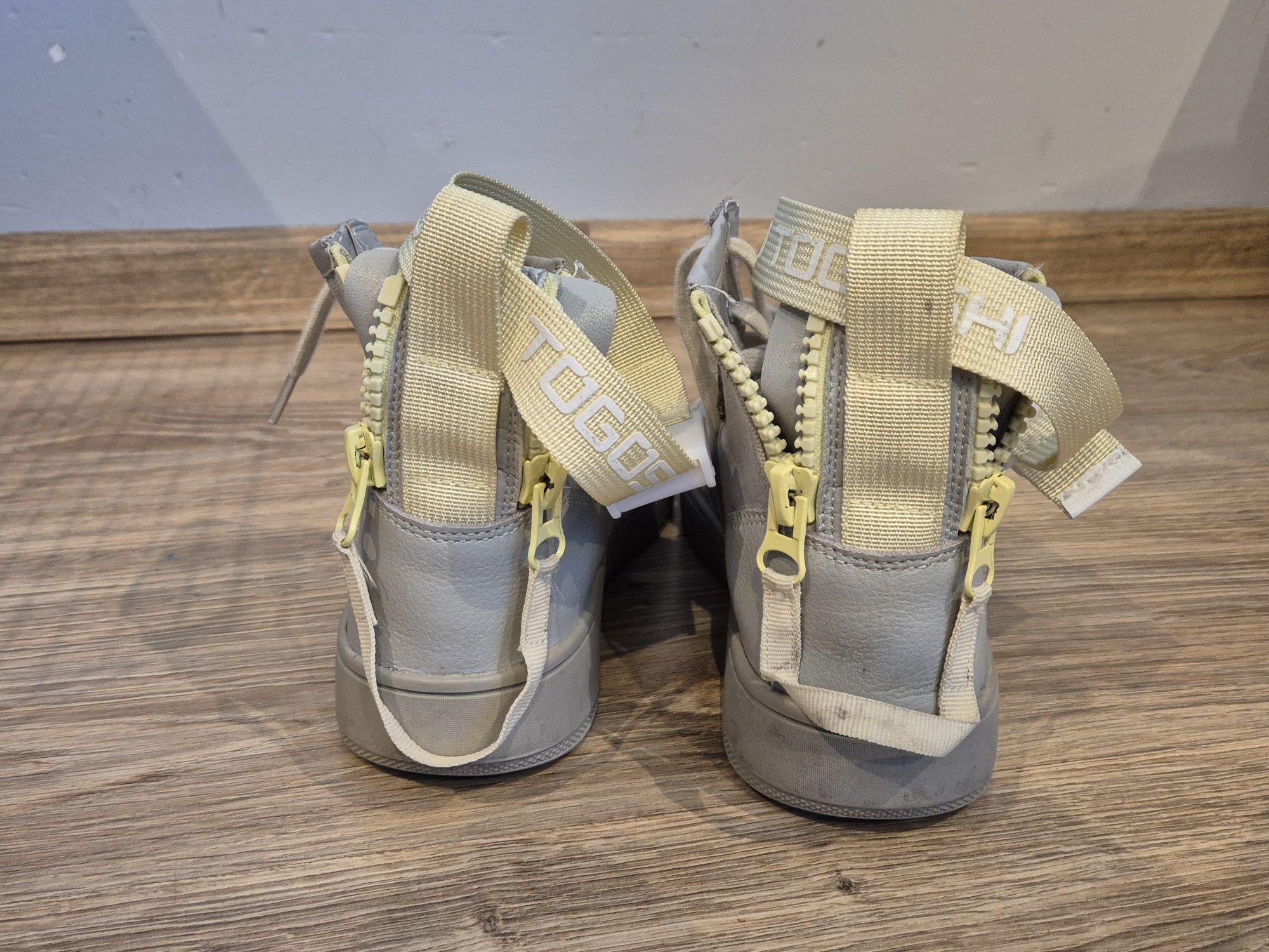 Szare buty togoshi
