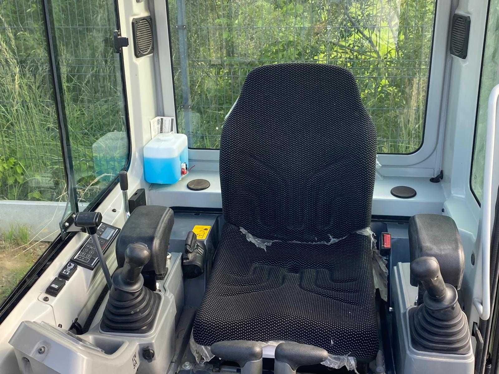 minikoparka Takeuchi TB216