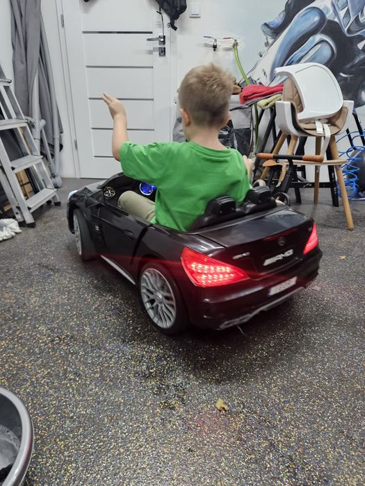 Mercedes autko AMG s62